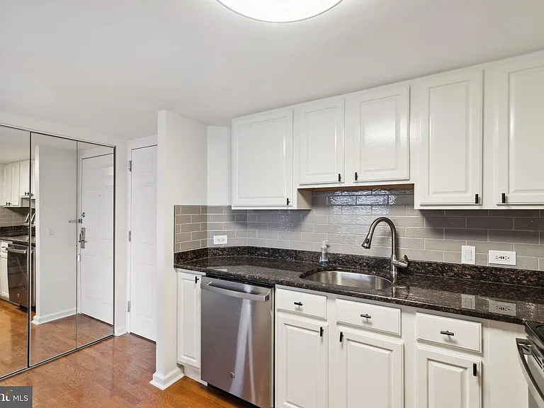 2001 Hamilton St #1103 — Photo 8