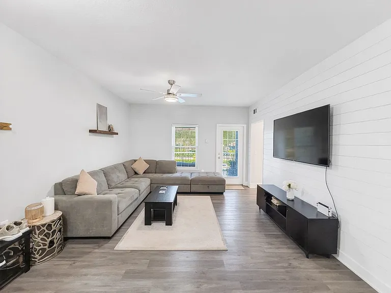 23640 Walden Center Dr #206 — Photo 9
