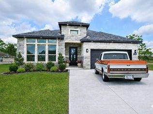 208 Silverleaf Rd, Sweeny, TX 77480