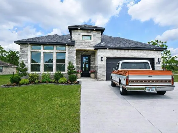 208 Silverleaf Rd, Sweeny, TX 77480