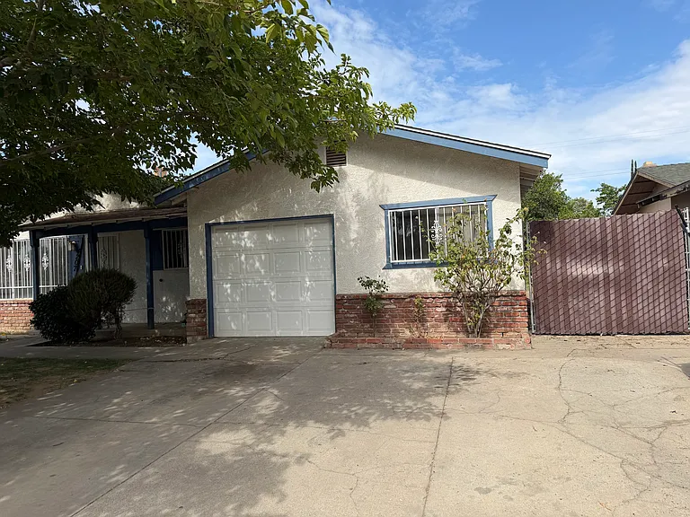4207 N Woodson Ave — Photo 2