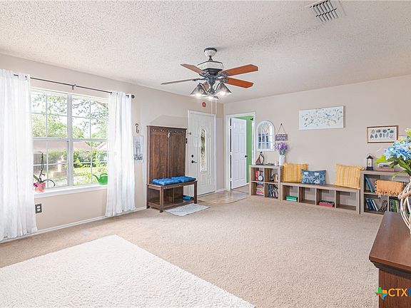 3rd image of 926 Zwicke St