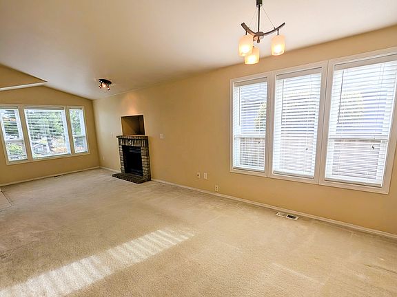 4th image of 2932 58th Ave NE