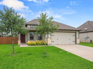 7406 Masters Dr, Navasota, TX 77868