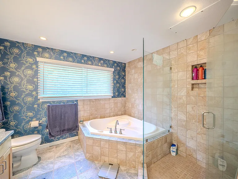 332 Flower Dr — Photo 21