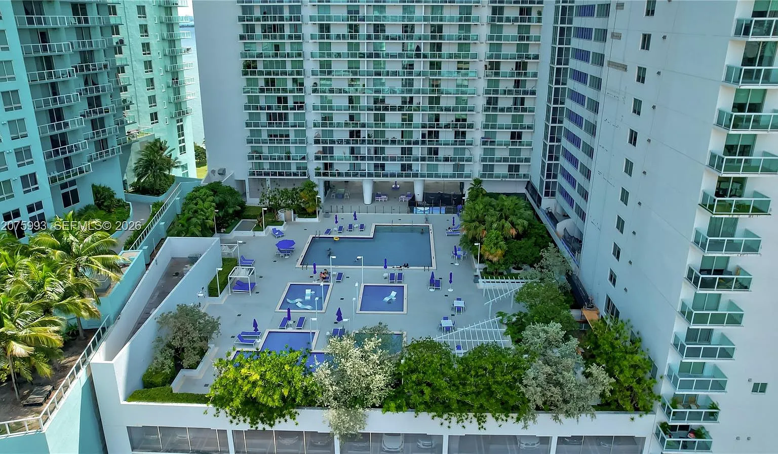 1800 Club Condo — Photo 2