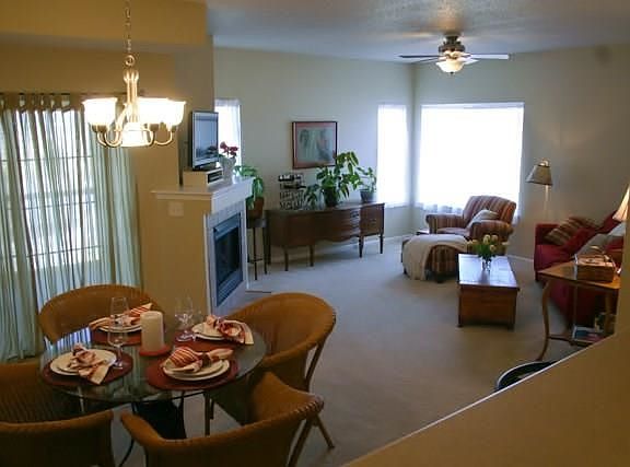 2nd image of 440 Bradley Pl Unit 6