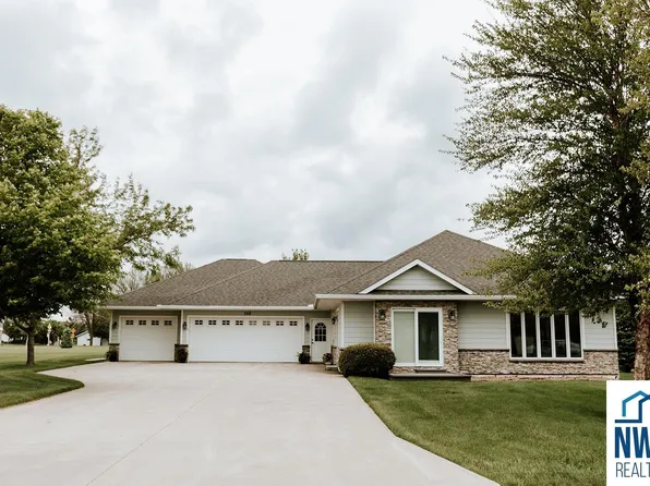 358 Sawgrass Trl, Sioux Center, IA 51250