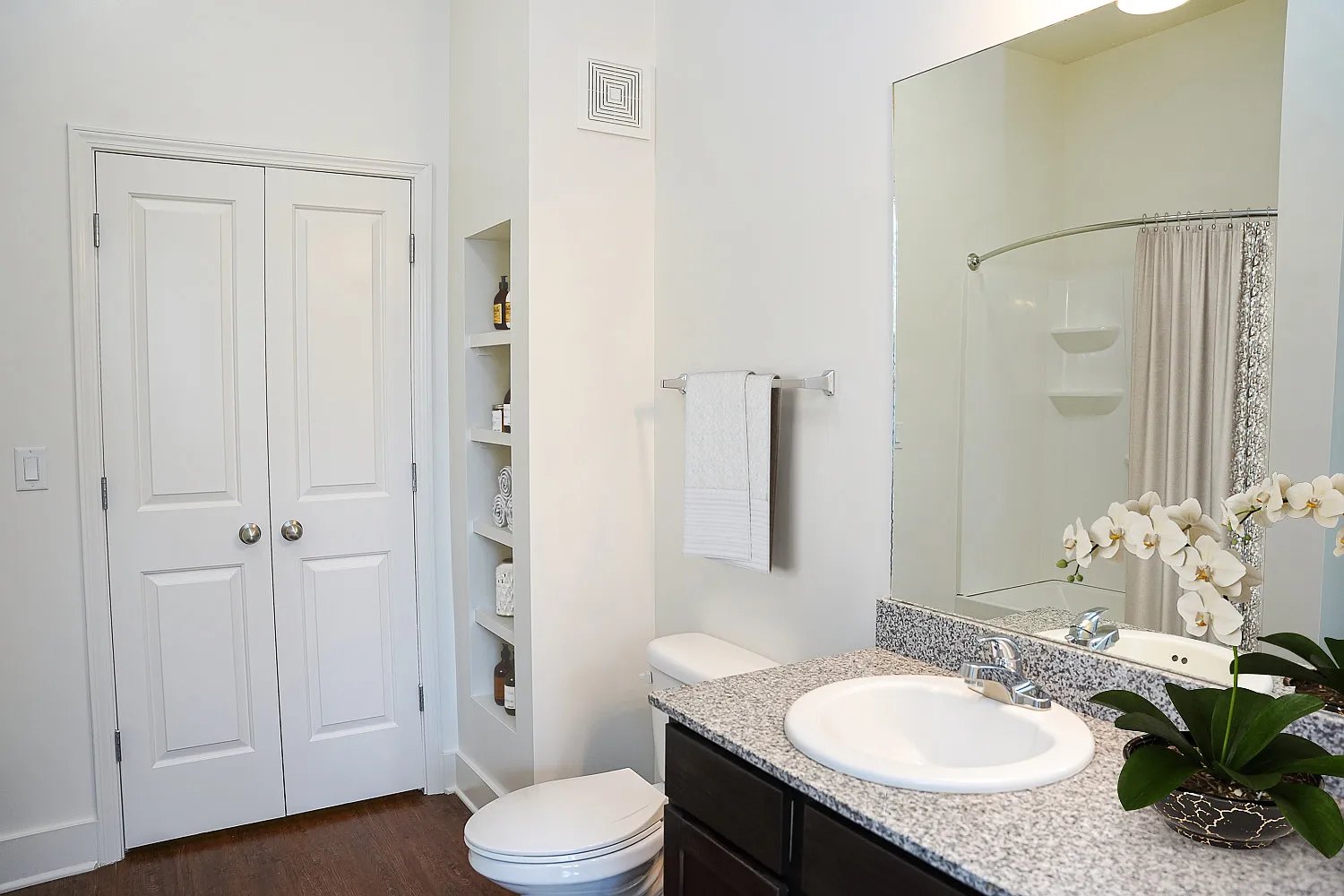 Jackson Walk Apartments — Photo 2