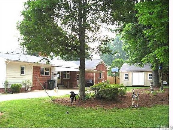 Nice backyard & storage