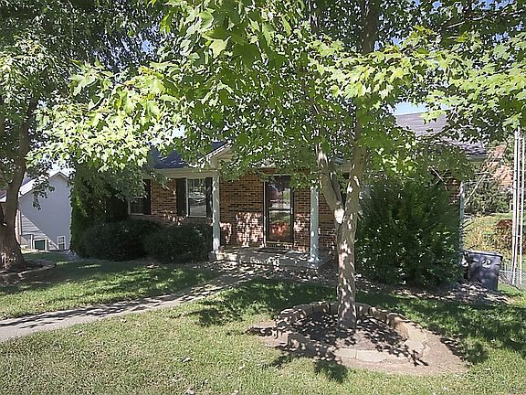 2nd image of 104 Anderson Ct