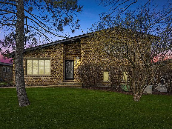 3rd image of 15420 Begonia Ct