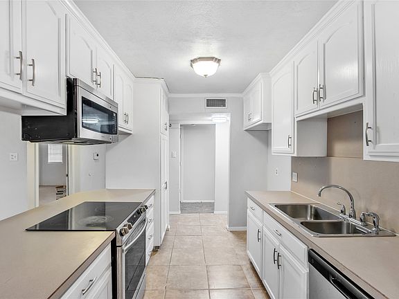 3rd image of 1714 Granada Dr