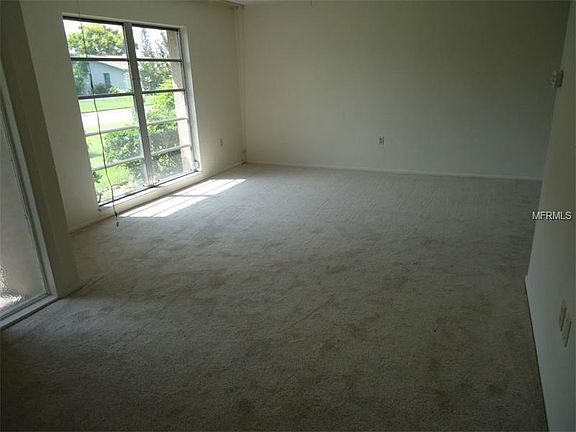 5th image of 4462 Great Lakes Dr N