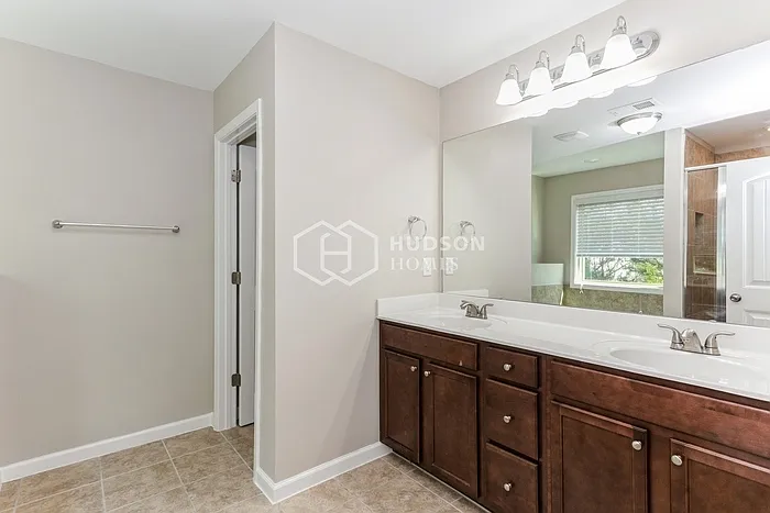 319 Lanier Ct — Photo 16