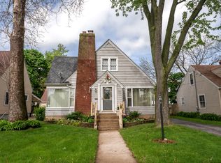 74 S Du Bois Ave, Elgin, IL 60123