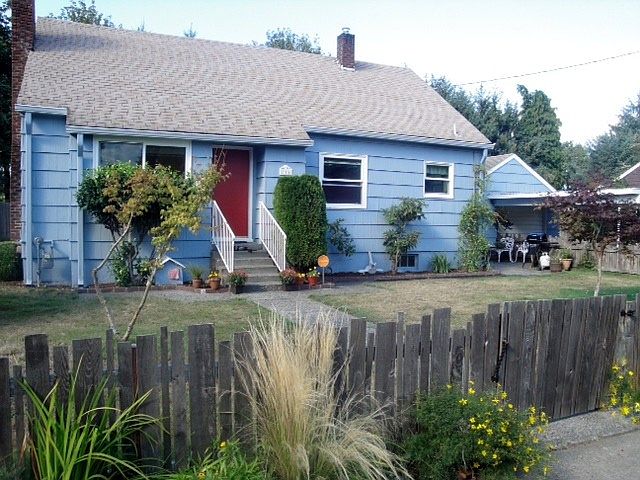 1st image of 216 Pinehurst Dr SE