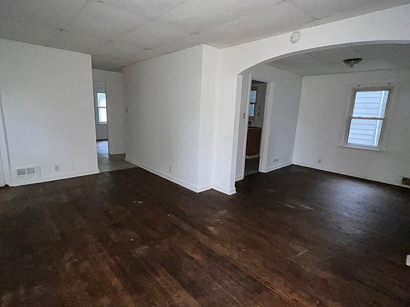 3rd image of 670 Rhoads Ave