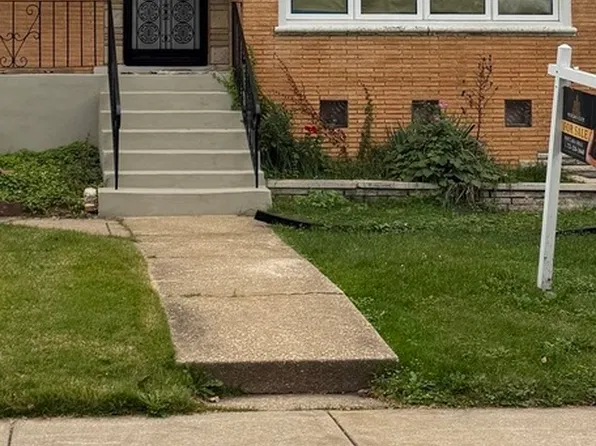9347 S Crandon Ave, Chicago, IL 60617