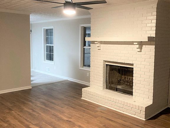 5th image of 2113 Valley Oaks Dr SE