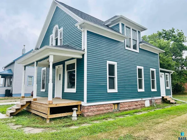 210 E Pipestone Ave, Flandreau, SD 57028