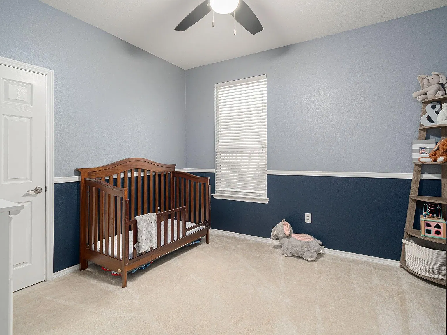 3 bed, 1960 sqft, $2,300 — Photo 3