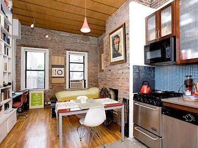 2nd image of 85 Cornelia St APT 3R