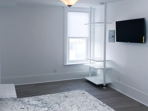 3rd image of 520 Connecticut St