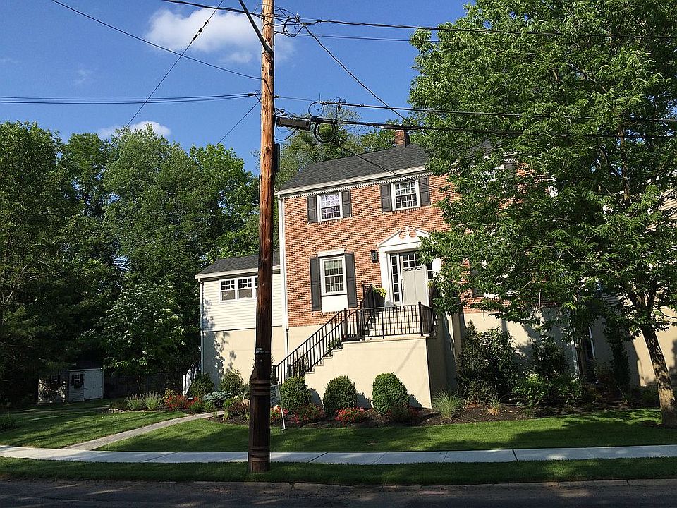 2nd image of 308 Riverside Dr