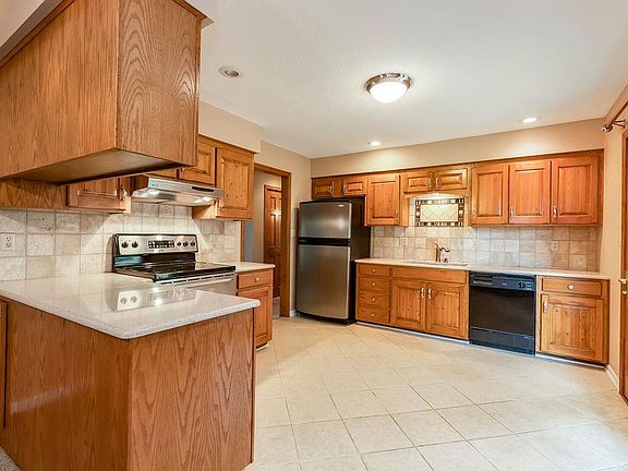 2nd image of 2724 Trenchard Dr