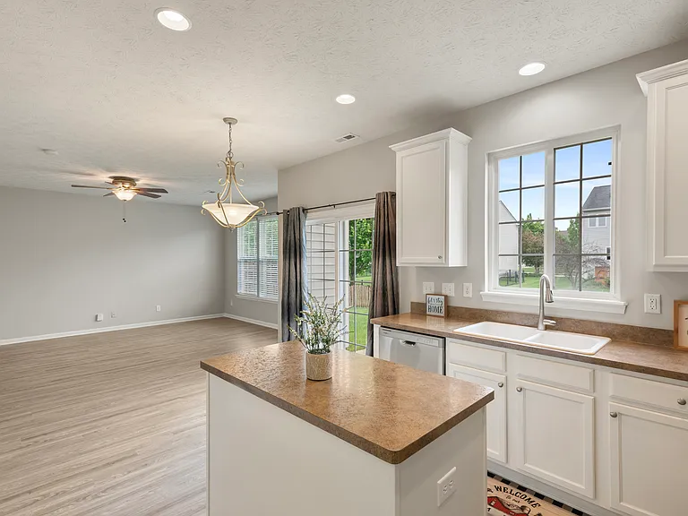 14047 Avalon Blvd — Photo 11