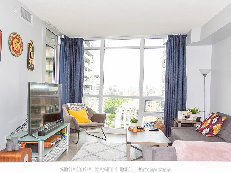 30 Roehampton Ave #2101 — Photo 7