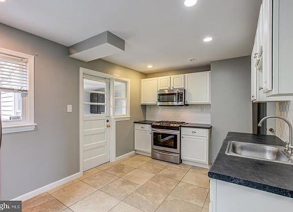 5th image of 6942 University Dr