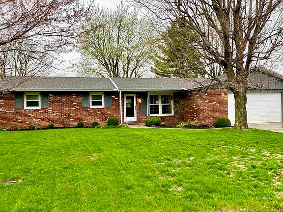 2nd image of 105 N Redwood Ln
