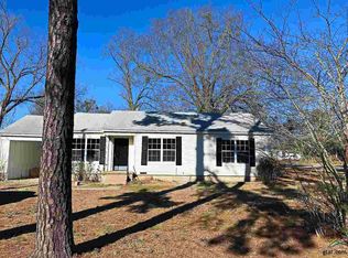 611 E Main St, Omaha, TX 75571