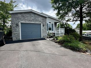 445 Manor House Ln, Souderton, PA 18964