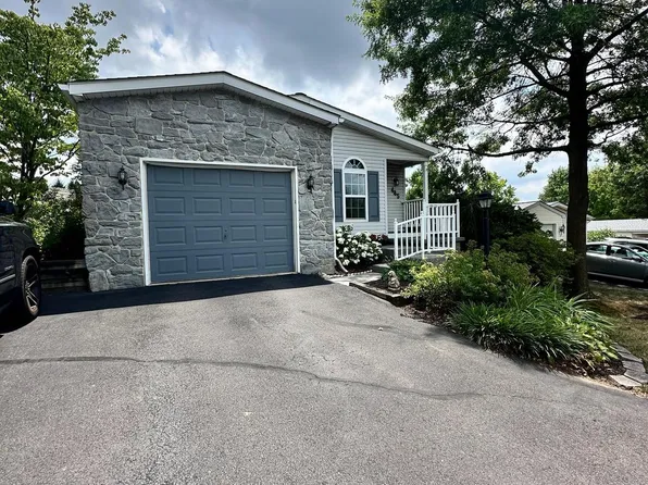 445 Manor House Ln, Souderton, PA 18964