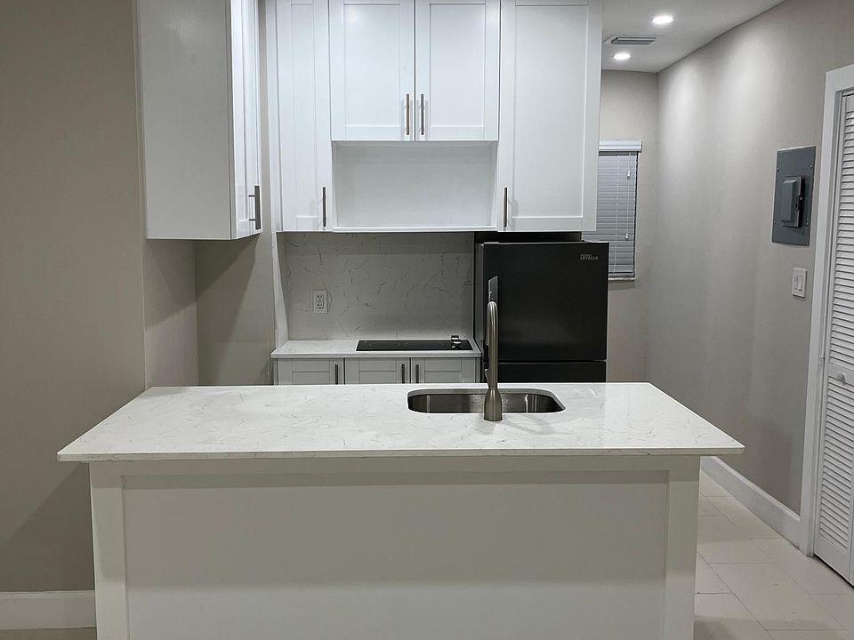 2nd image of 2431 SW 27th St APT 3