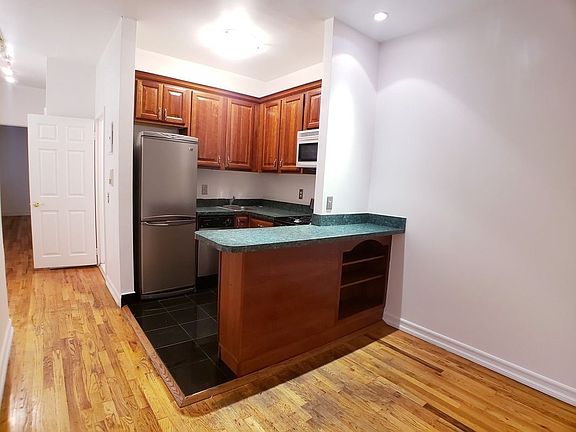 3rd image of 1881 Amsterdam Ave #4C