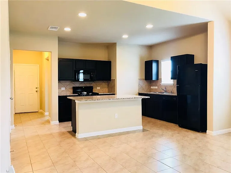 1532 Maier Dr — Photo 10