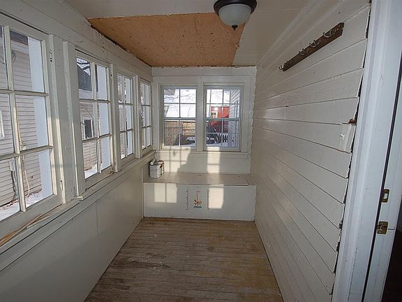 3rd image of 214 N Park St