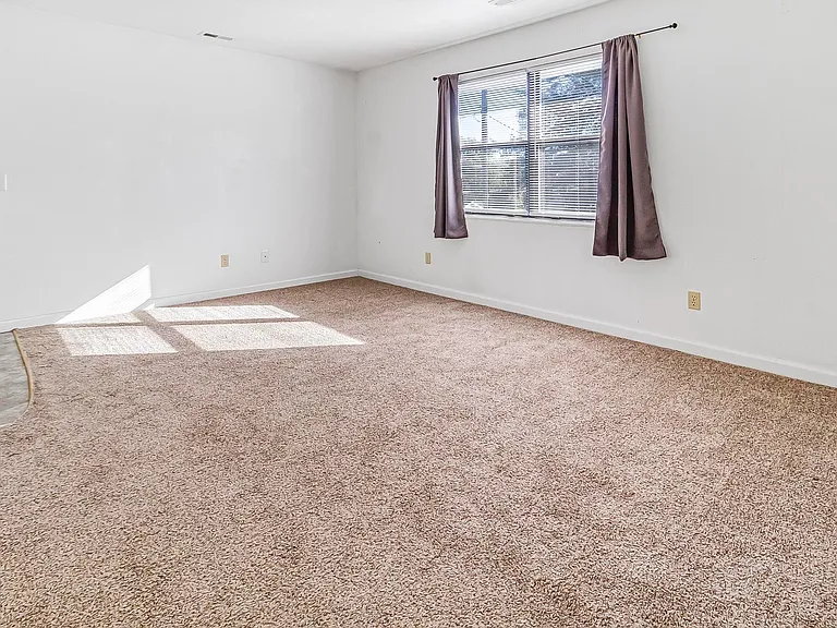 420 Franklin Ave #4 — Photo 4