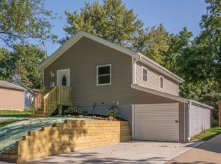 1314 Pleasant View Dr, Des Moines, IA 50315