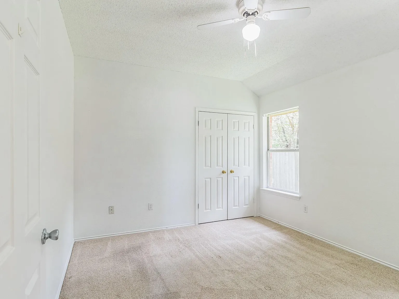 4 bed, 2.0 bath, 2095 sqft, $2,000 — Photo 4