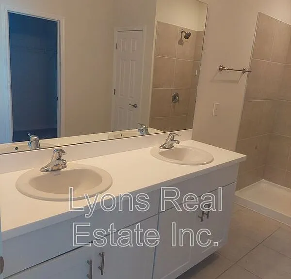 326 SW 24th Pl — Photo 9