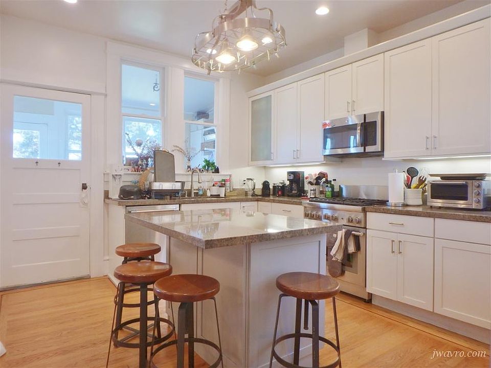 1st image of 25 Cortland Ave