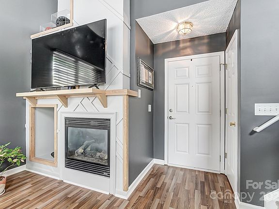 4th image of 9052 Meadowmont View Dr