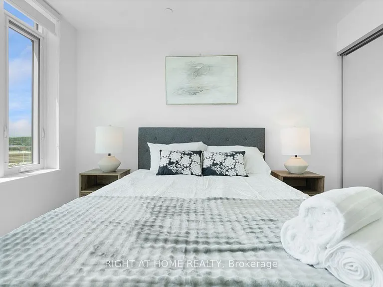 2485 Eglinton Ave W #1401 — Photo 22