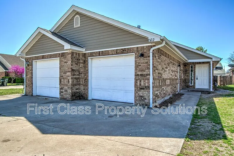 3 bed, 2.0 bath, 1124 sqft, $1,500 — Photo 2