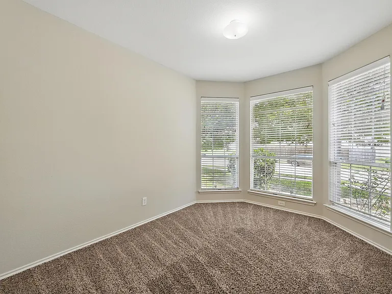7464 Maroon Dr — Photo 10